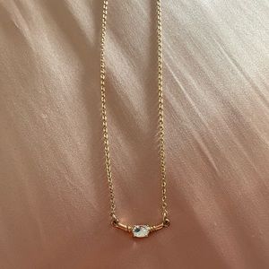 Delicate bar necklace